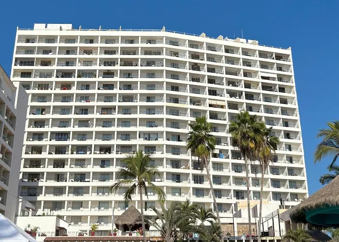 Condo With Beach And Pool Access!